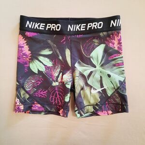 Nike Girls Medium Pro Glow Bontanical Dri Fit Training Boyshorts 4"